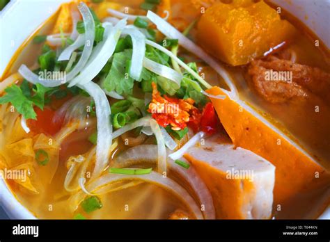   ブンチャー！ダナン発、濃厚魚介と爽やかなハーブが織りなすベトナムの麺料理への誘い