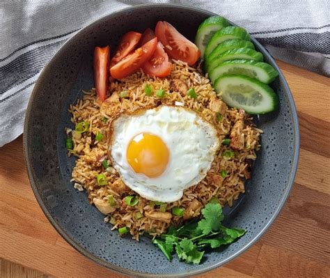  ナシゴレン！甘辛いスパイスと香ばしいご飯のハーモニーが食欲をそそる、インドネシア・スラバヤの味